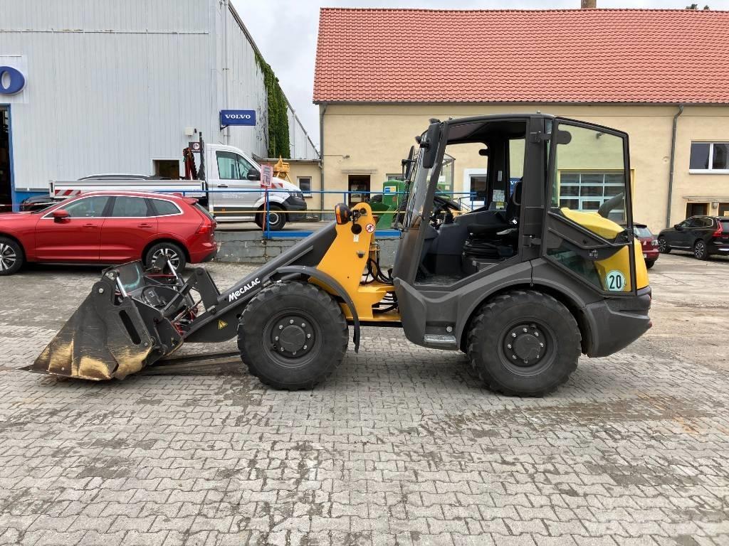 Mecalac AX 700 Gumikerekes homlokrakodók