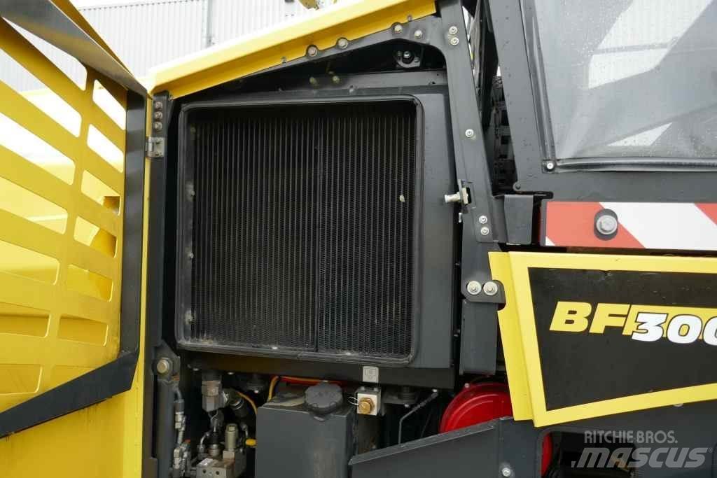 Bomag BF 300 C-2 Kis azfaltozó gépek