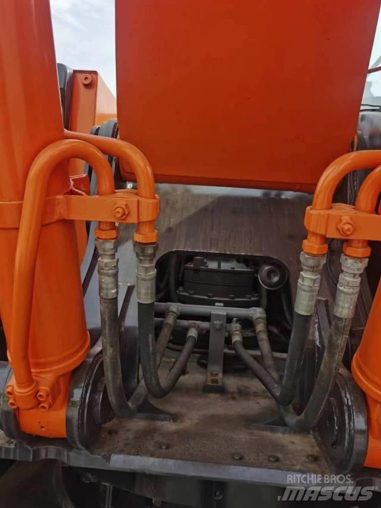 Hitachi ZX 240 Lánctalpas kotrók
