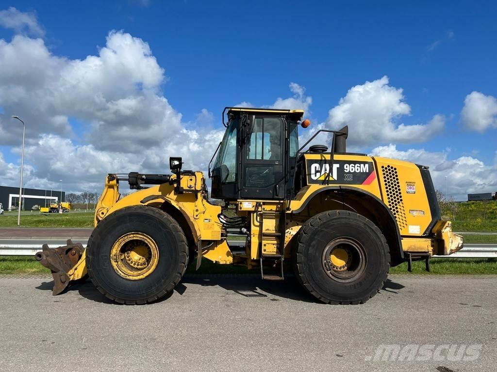 CAT 966M XE Gumikerekes homlokrakodók