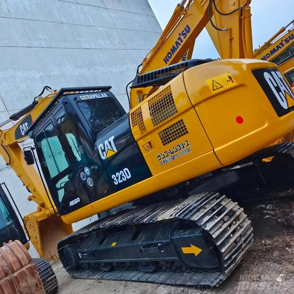 CAT 323 D Lánctalpas kotrók