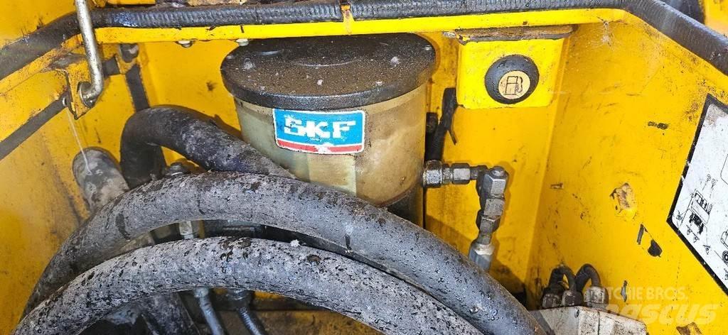 JCB JS145 W Gumikerekes kotrók