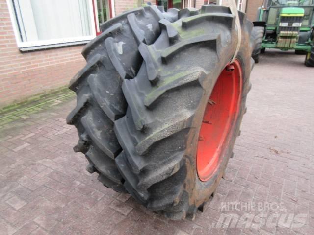 Taurus 16.9/34 Gumiabroncsok, kerekek és felnik