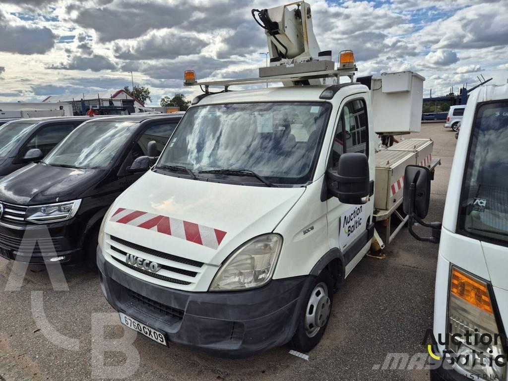 Iveco 50C18 Teherautóra szerelt emelők és állványok