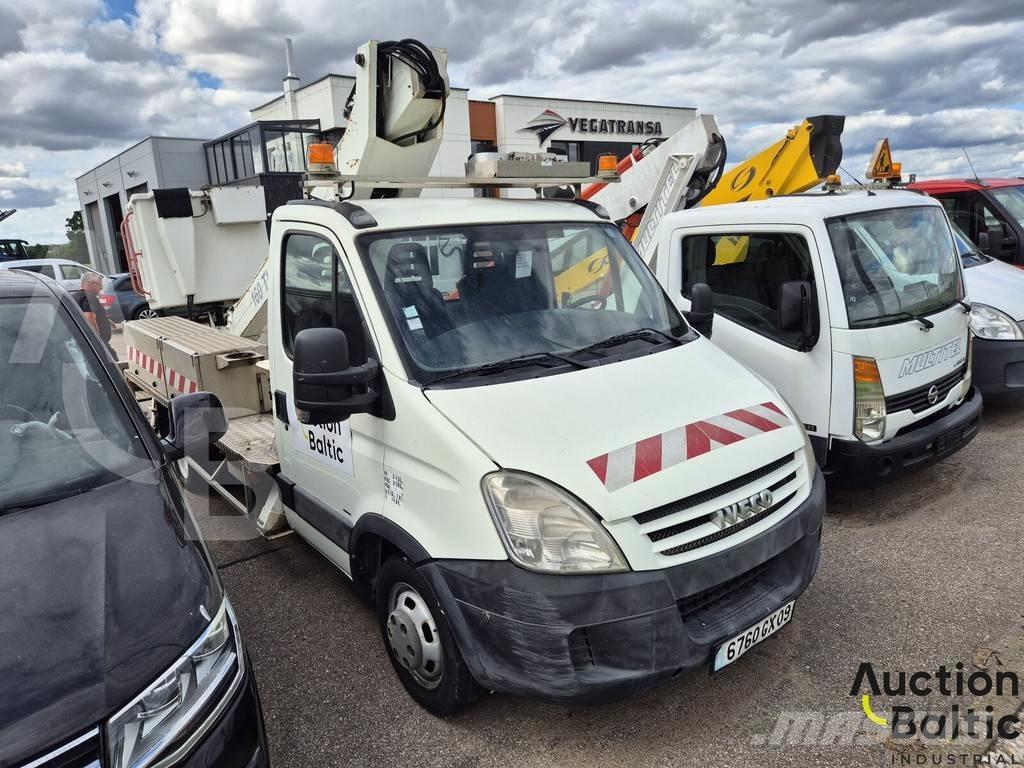 Iveco 50C18 Teherautóra szerelt emelők és állványok