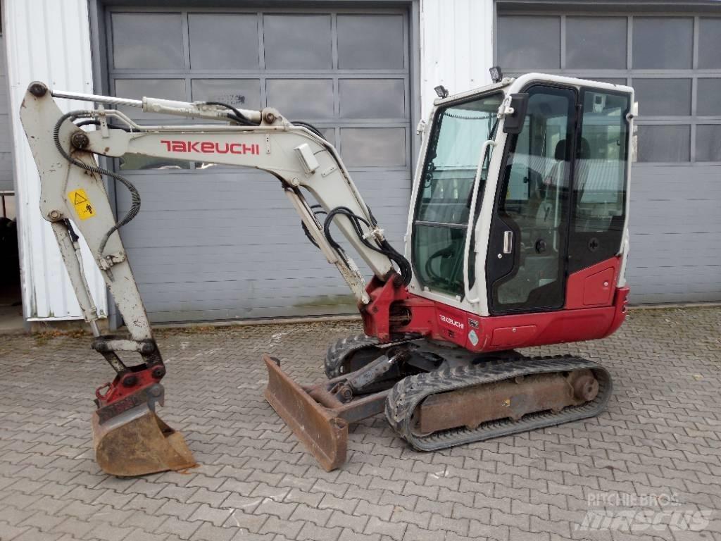 Takeuchi TB 230 Mini kotrók < 7t
