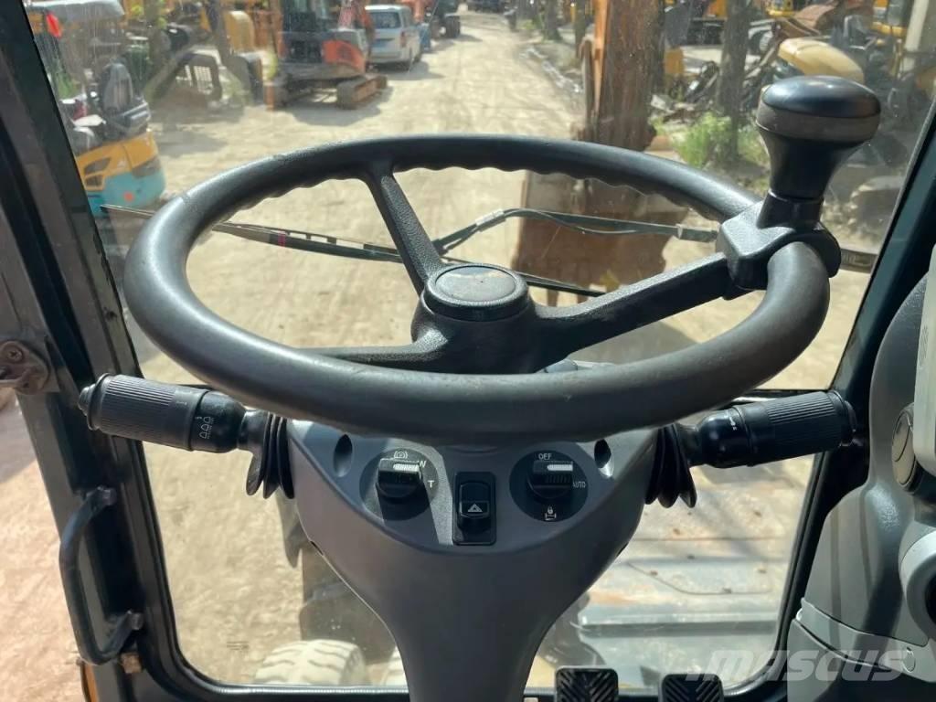 Hyundai R210W-9 Gumikerekes kotrók