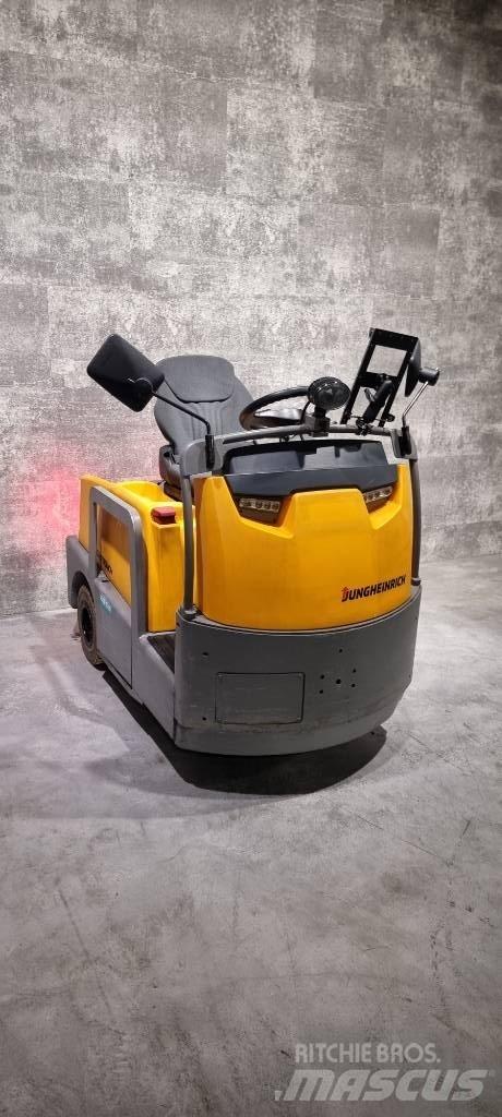 Jungheinrich EZS570 Nyergesvontatók