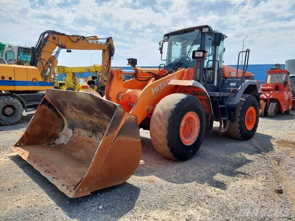 Hitachi ZW250 Gumikerekes homlokrakodók