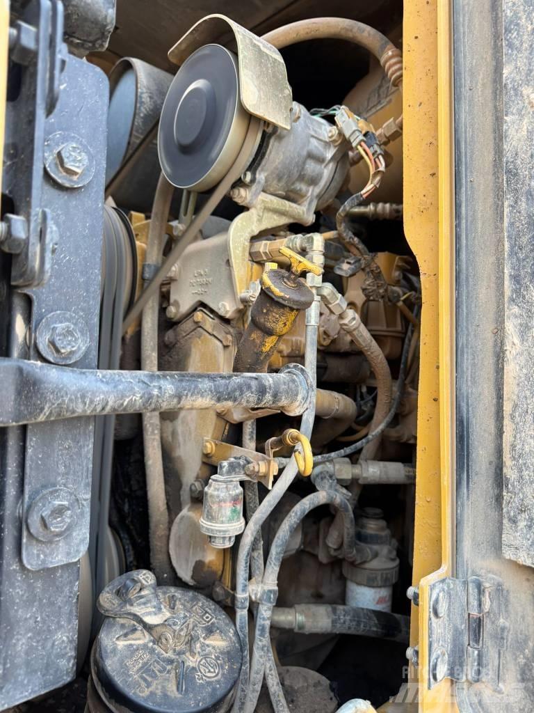 CAT 938 G Gumikerekes homlokrakodók