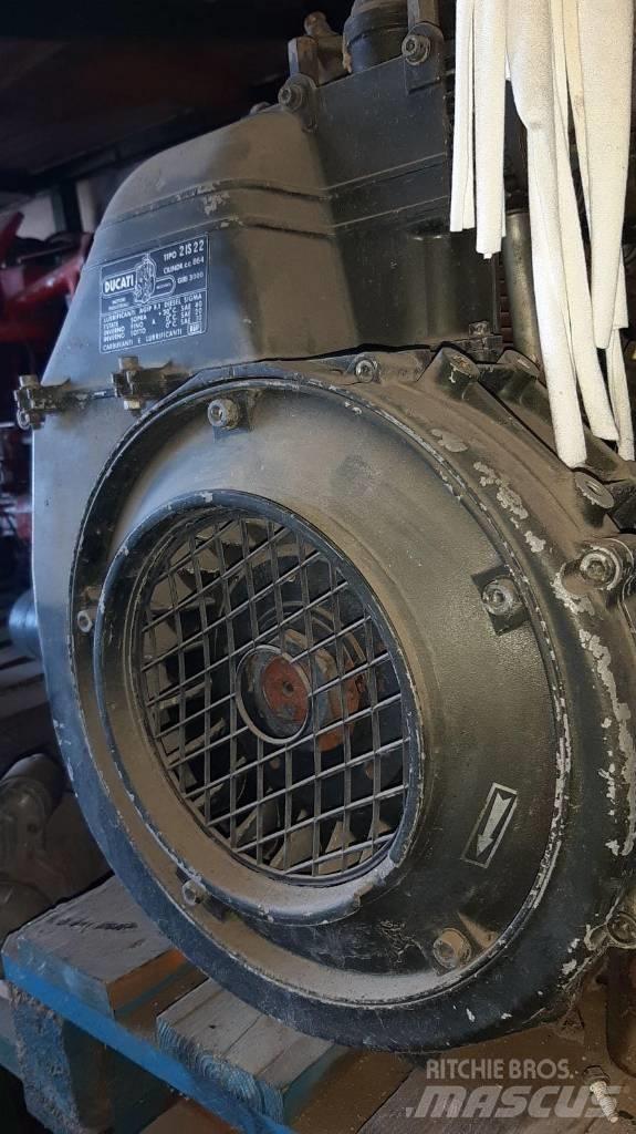  DYCATI 21S22 Motorok