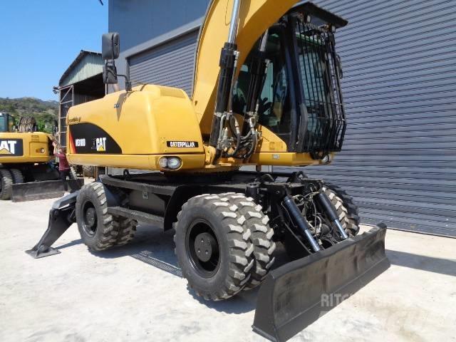 CAT M 318 D Gumikerekes kotrók