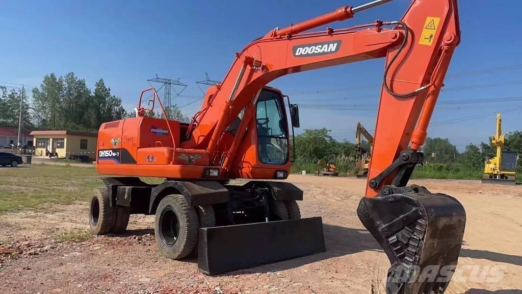 Doosan 150W-7 Gumikerekes kotrók