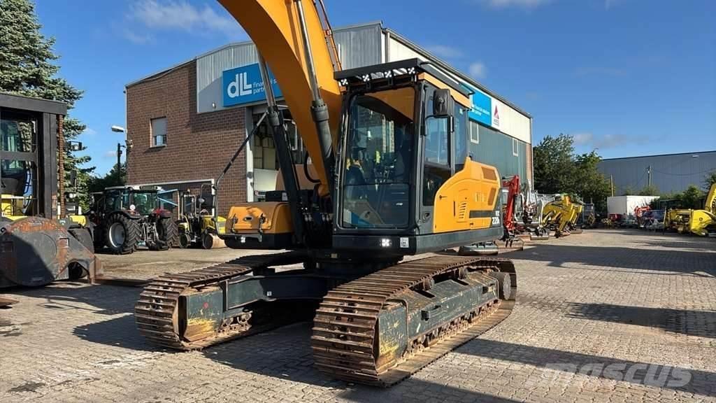 Hyundai HX220L Speciális kotrók