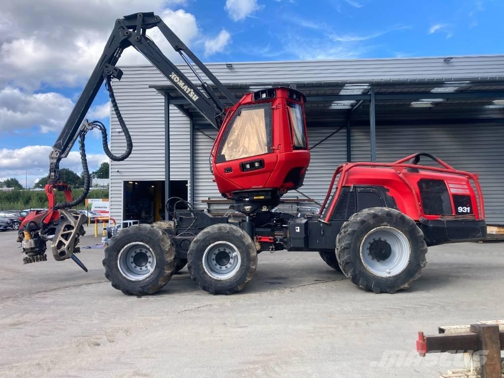 Komatsu 931 Betakarítók
