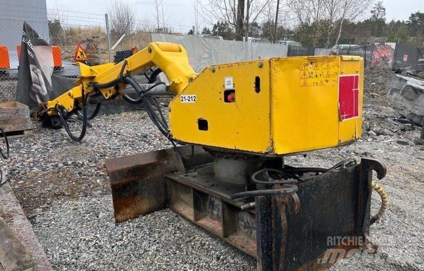 Brokk 330 Lánctalpas kotrók