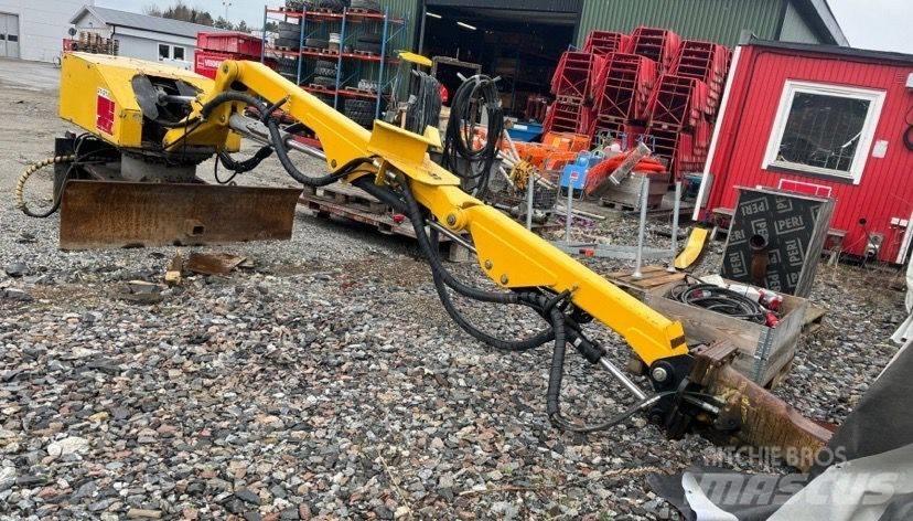 Brokk 330 Lánctalpas kotrók