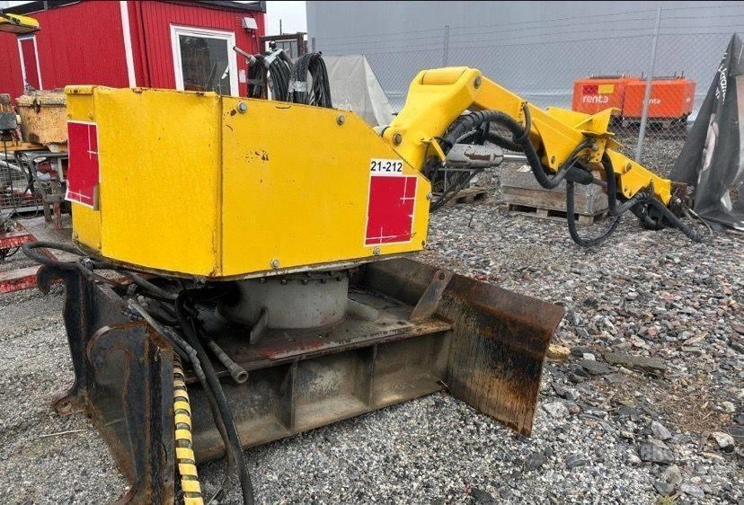 Brokk 330 Lánctalpas kotrók