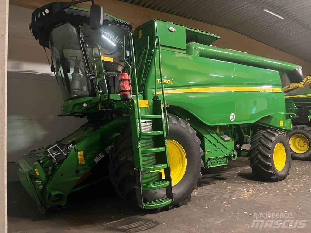 John Deere T550i Kombájnok
