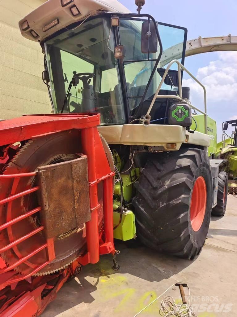 CLAAS Jaguar 870 Önjáró szecskázók