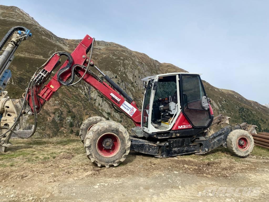 Menzi Muck 325 Gumikerekes kotrók