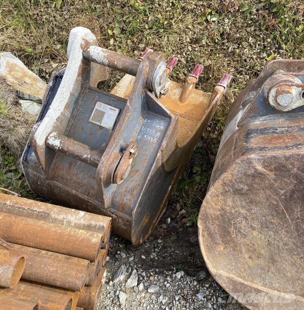 Menzi Muck 325 Gumikerekes kotrók