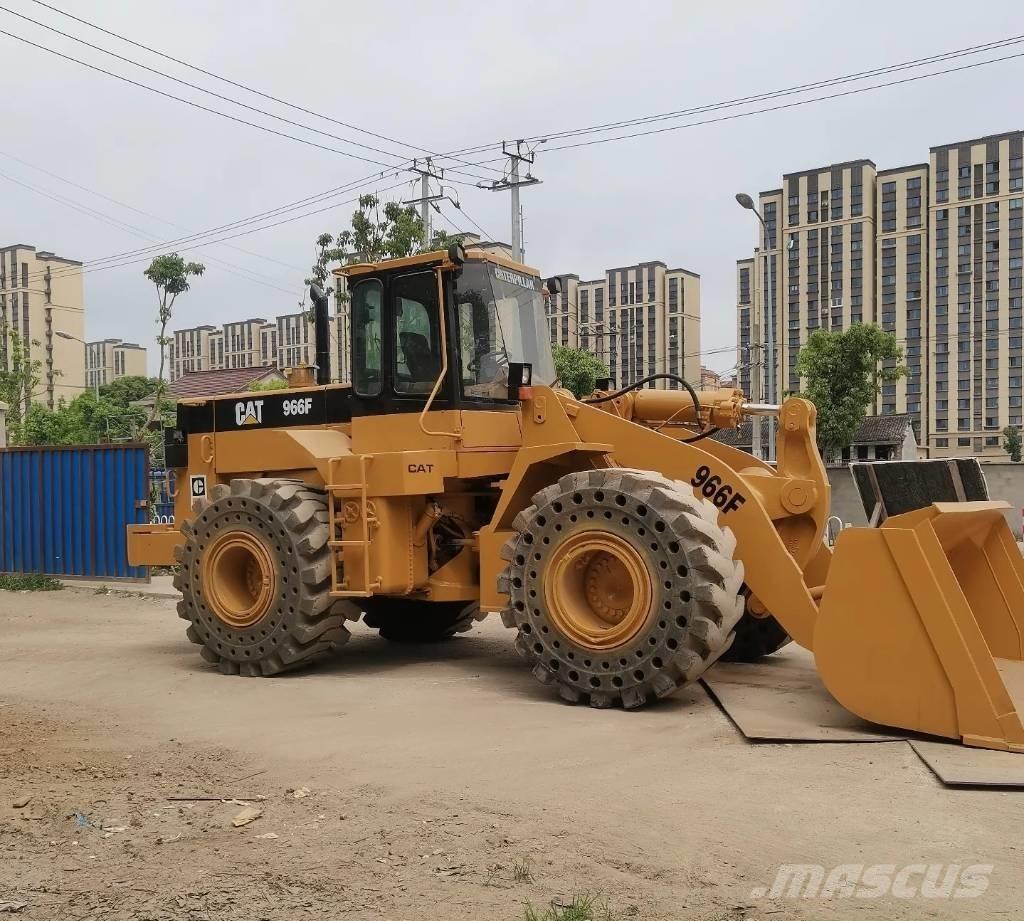 CAT 966 F Gumikerekes homlokrakodók