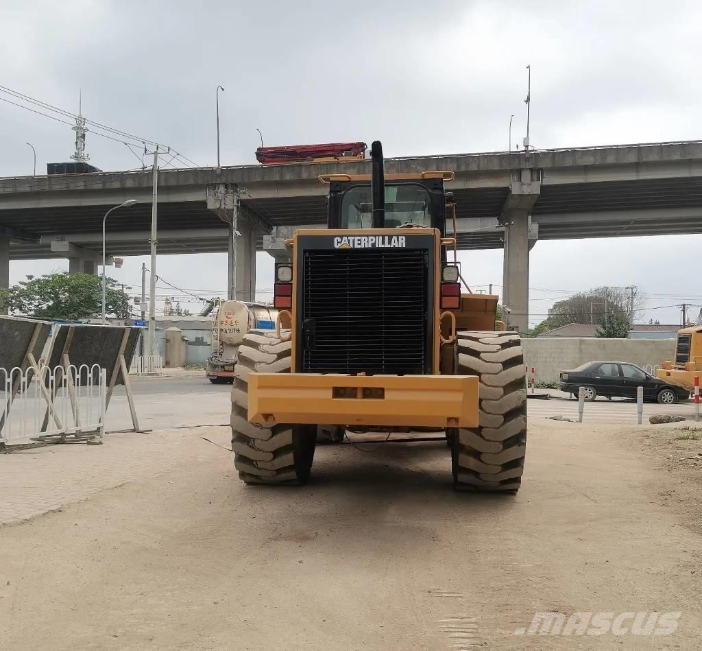 CAT 966 F Gumikerekes homlokrakodók