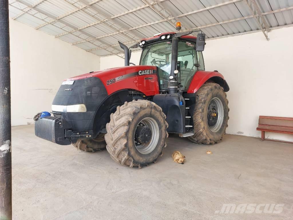 Case IH Magnum 250 Traktorok