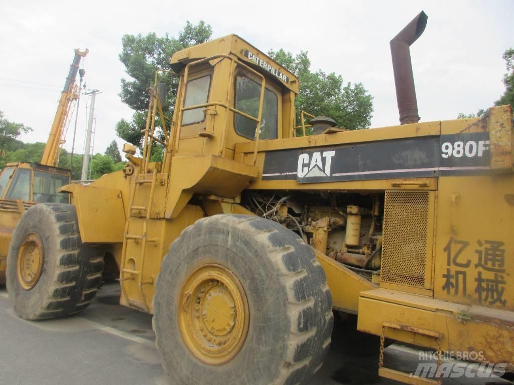 CAT 980 F Gumikerekes homlokrakodók