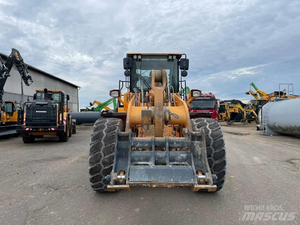 Hyundai HL960XT Gumikerekes homlokrakodók