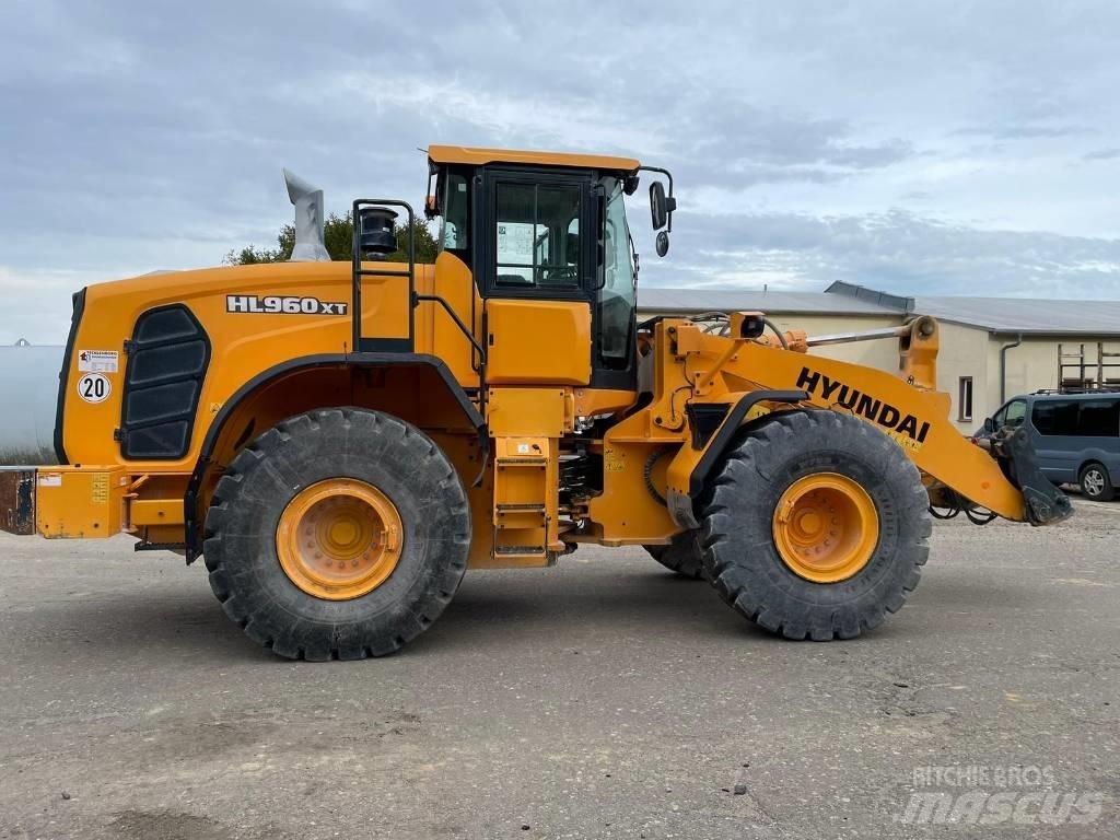 Hyundai HL960XT Gumikerekes homlokrakodók