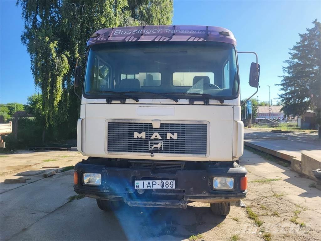MAN 32.342 8X4 Fülkés alváz