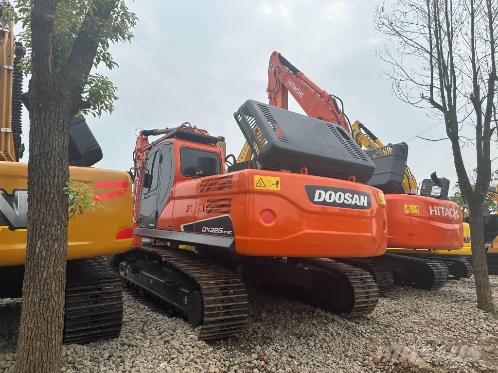 Doosan DX225 Lánctalpas kotrók