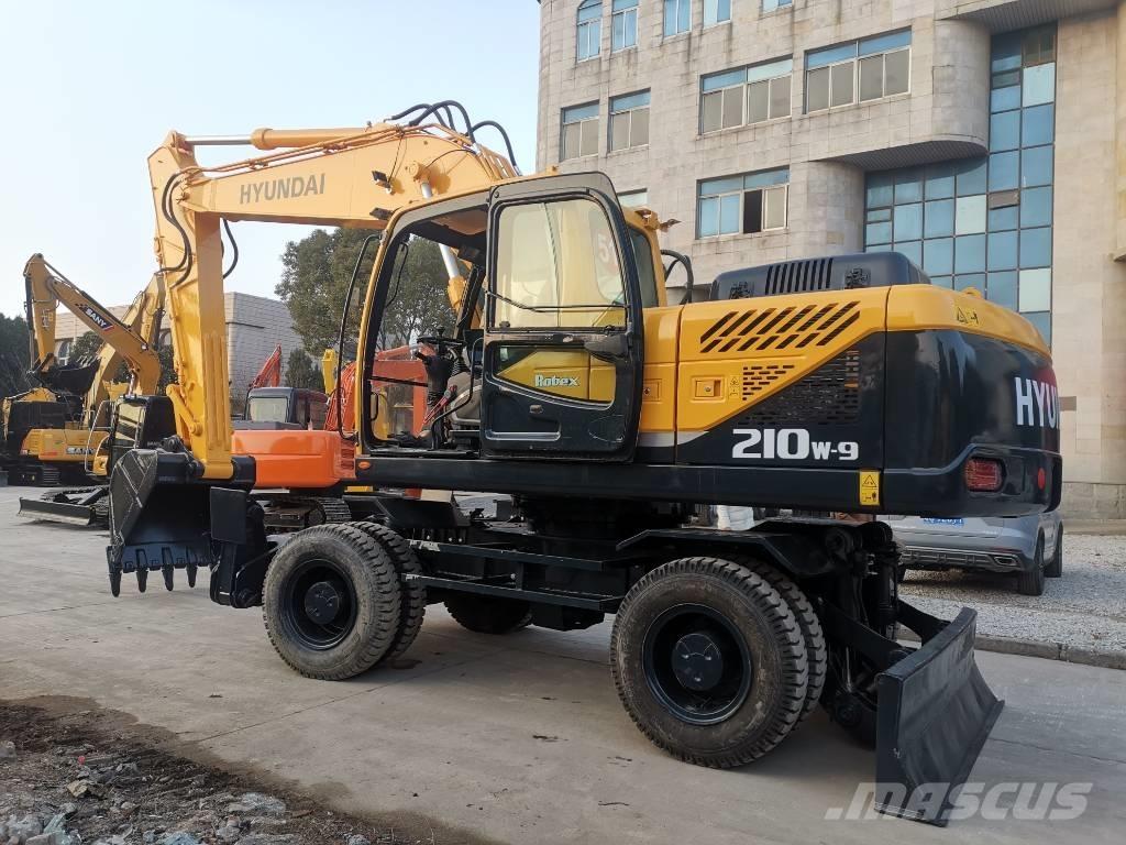 Hyundai R210W-9 Gumikerekes kotrók