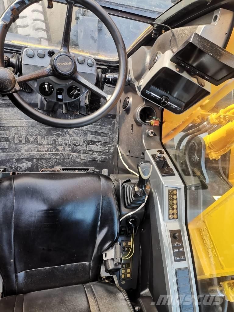 Hyundai R210W-9 Gumikerekes kotrók