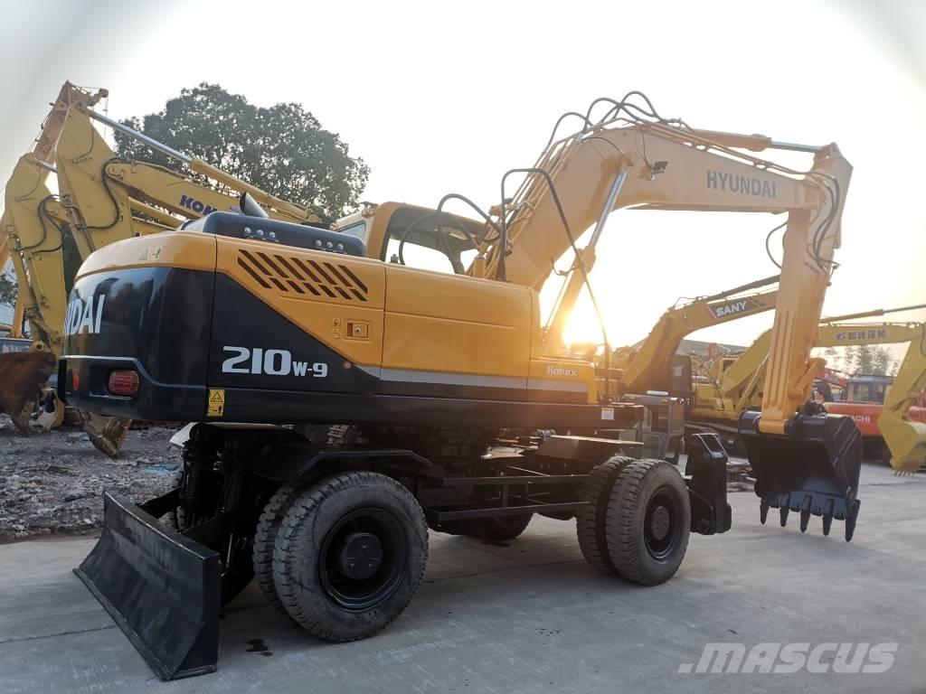 Hyundai R210W-9 Gumikerekes kotrók