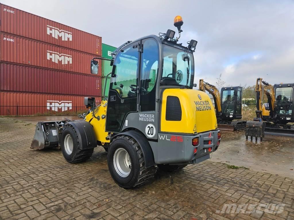 Wacker Neuson WL 25 Gumikerekes homlokrakodók