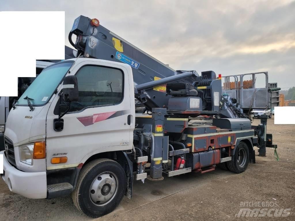 Horyong SKY 2804N Teherautóra szerelt emelők és állványok