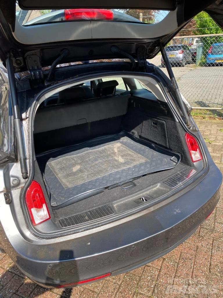 Opel Insignia Kistehergépjárművek