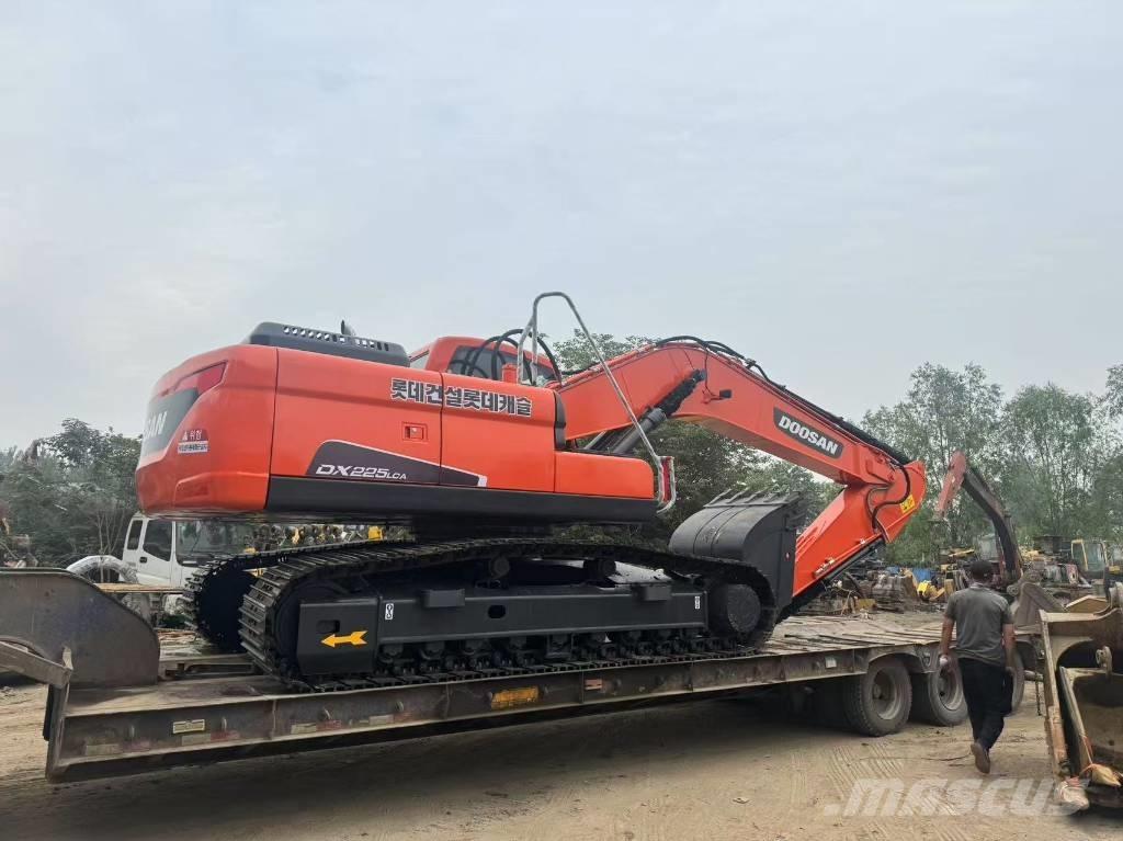 Doosan DX 225 LCA Lánctalpas kotrók