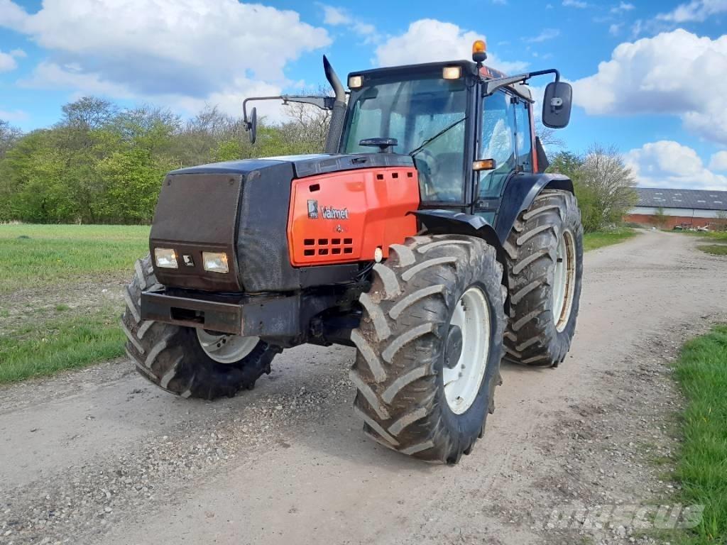 Valmet 8450 Mega Traktorok
