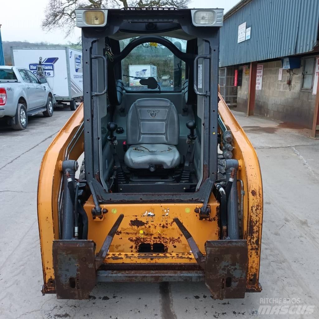CASE SR 130 Kompaktrakodók