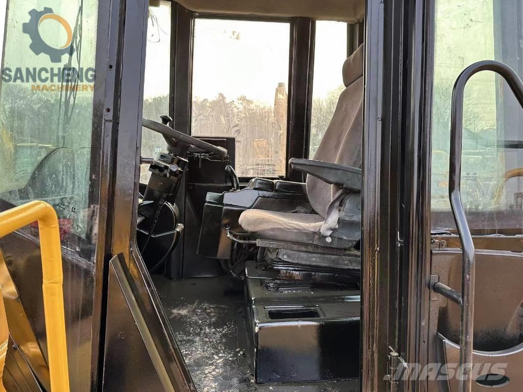 CAT 950H Gumikerekes homlokrakodók