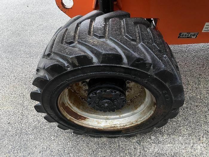 JLG 800AJ Karos emelők