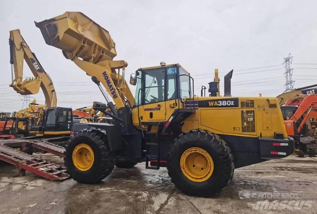 Komatsu WA 380 Gumikerekes homlokrakodók