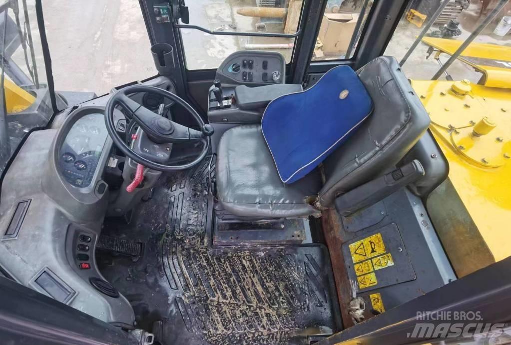 Komatsu WA 380 Gumikerekes homlokrakodók