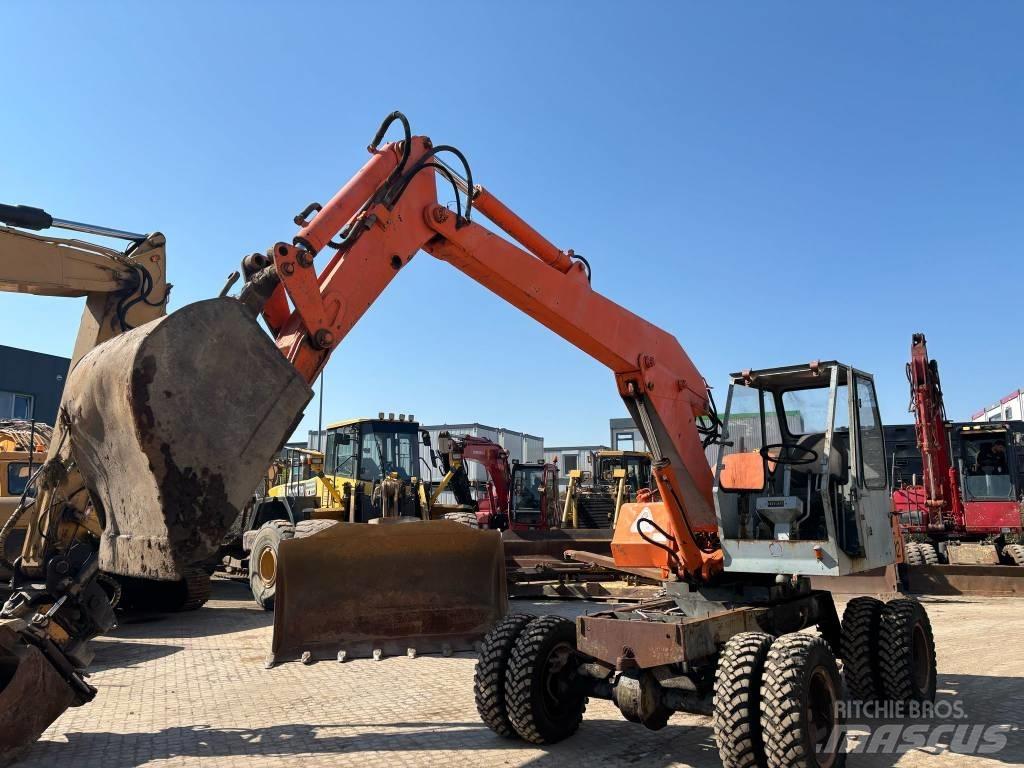 Atlas 120.2E Gumikerekes kotrók