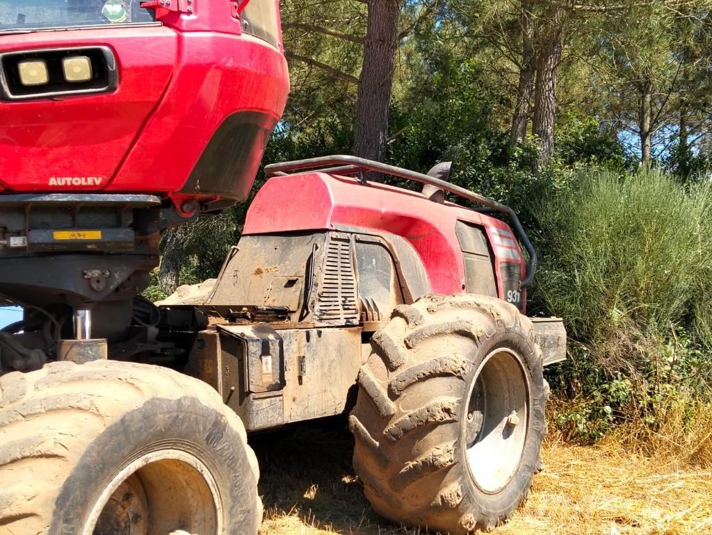 Komatsu 931 Betakarítók