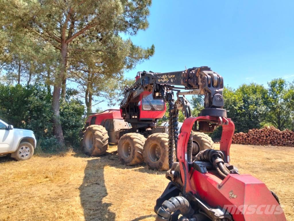 Komatsu 931 Betakarítók